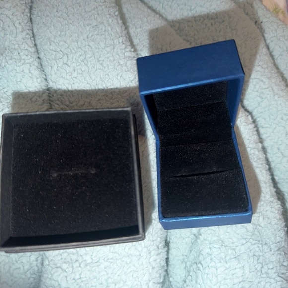2 Ring Jewelry Boxes - Picture 4 of 5